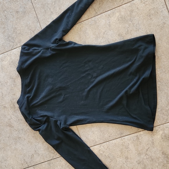 NWOT.. V NECK TOP - Picture 2 of 5